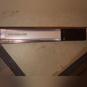 Hourglass Lip Gloss in Cream